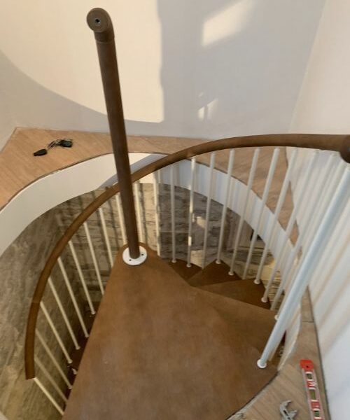 pose de garde-corps sur escalier rénové à Paris